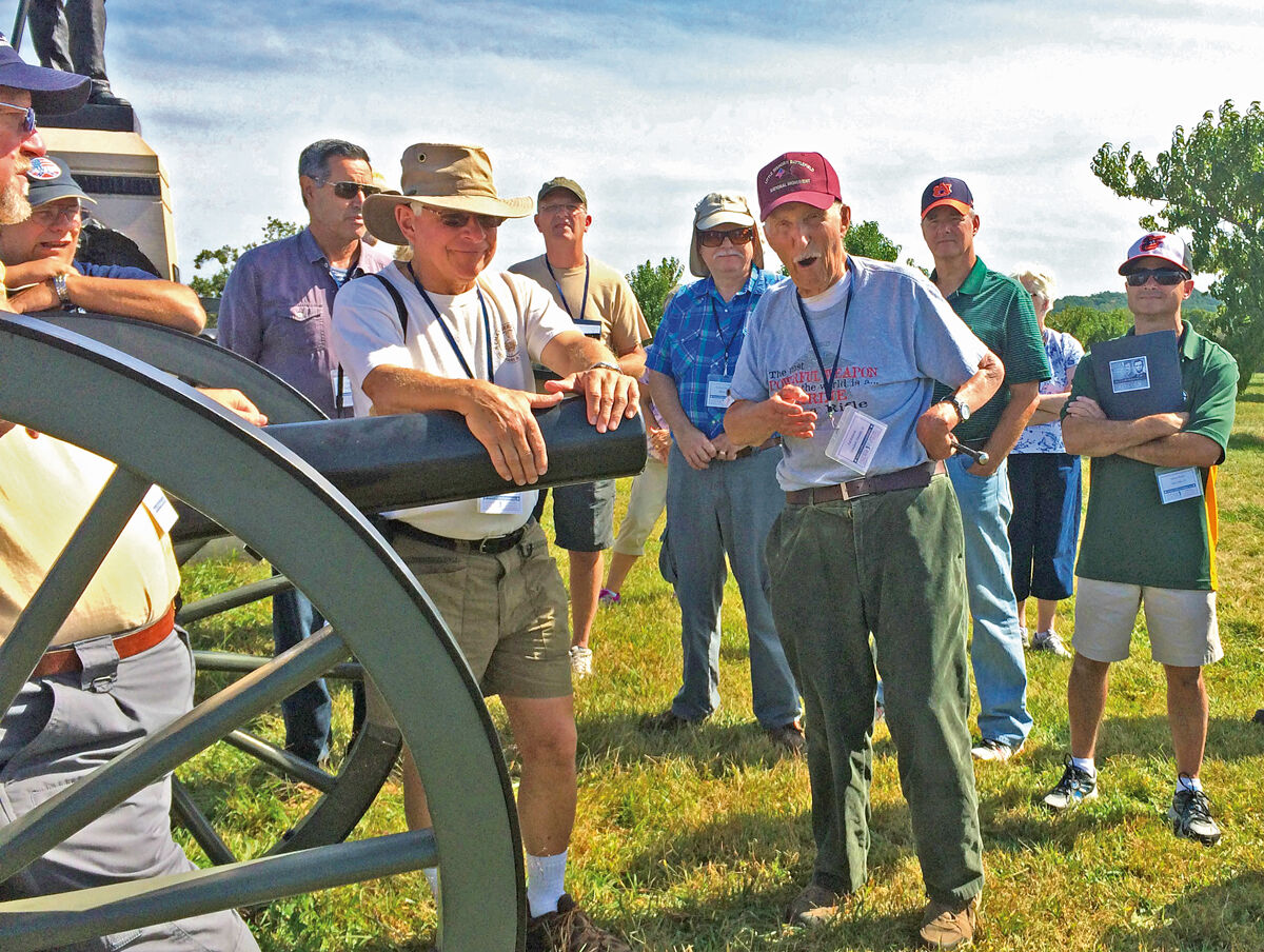 Ed-Bearss-leads-a-Chambersburg-Civil-War-tour..jpg